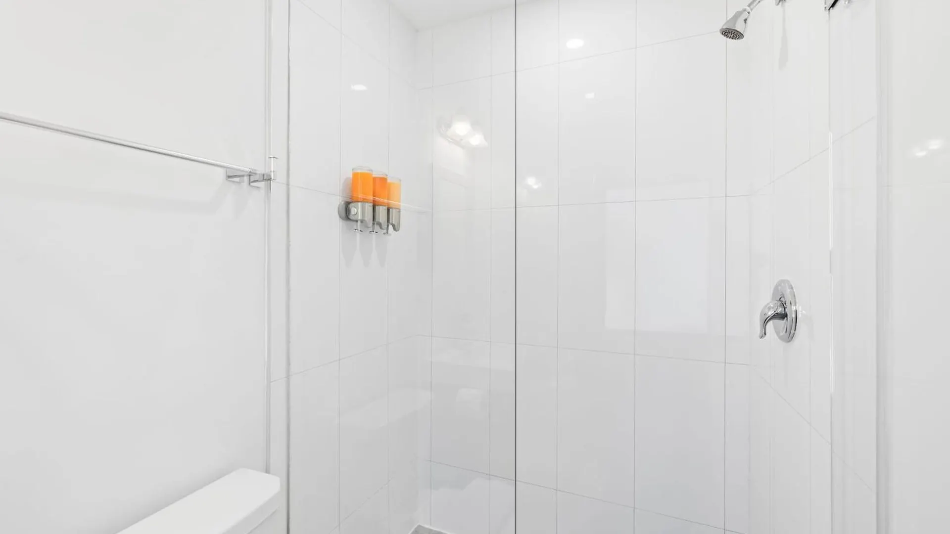 Luxury Laneway Home In Junction Triangle Parking トロント アパート